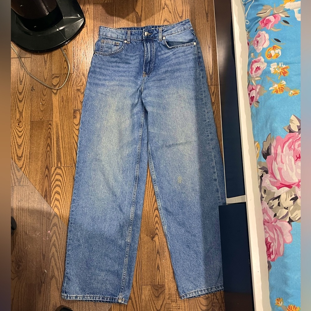 Selling a Medium pair of wide legged jeans from H&M.